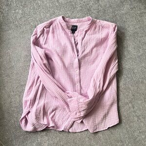 Gap size M button down shirt